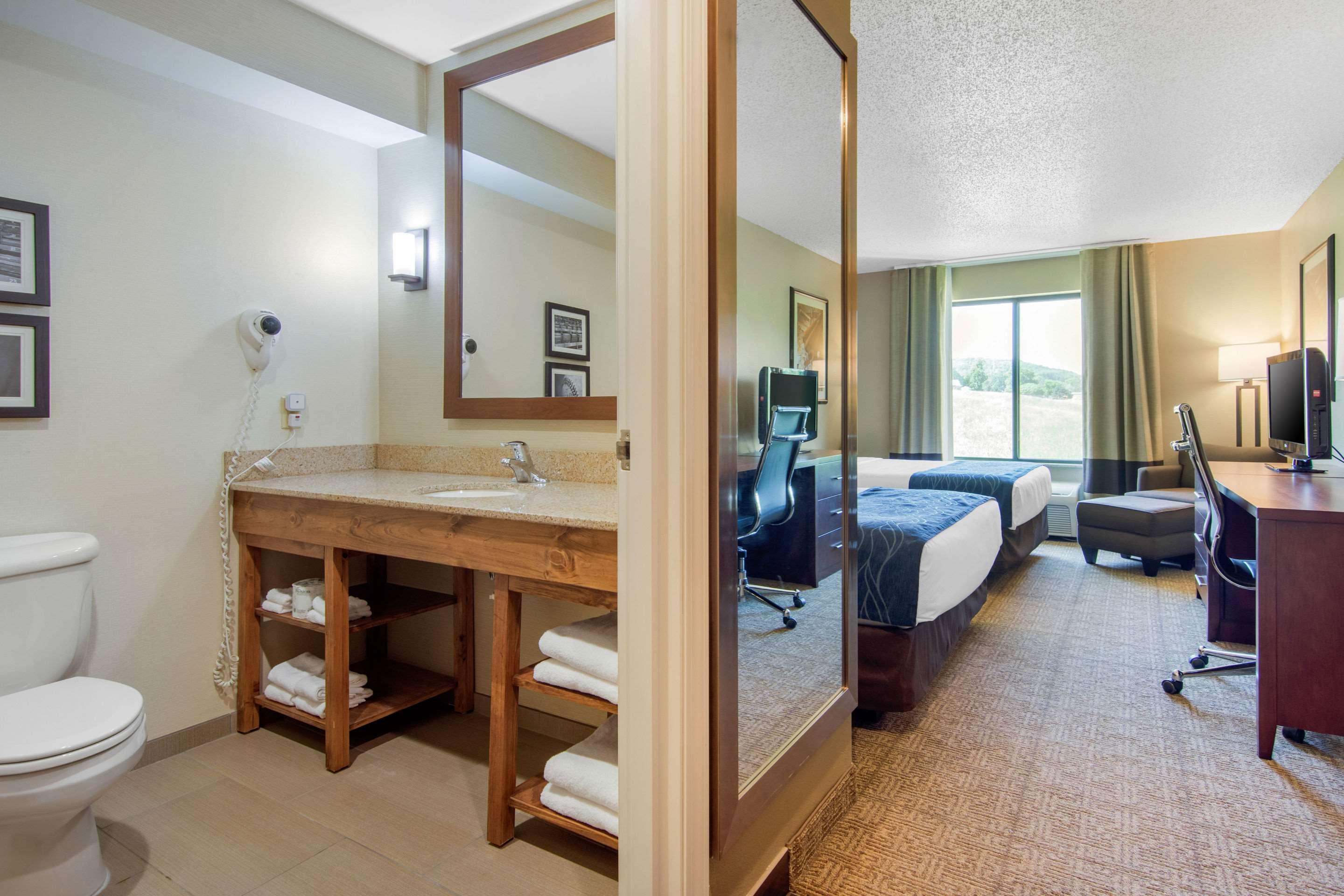Comfort Inn & Suites Cooperstown - Milford Extérieur photo
